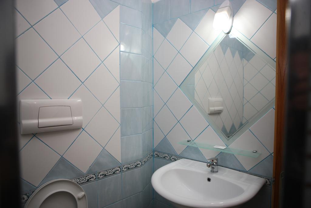 Hotel Alpine Vlorë Habitación foto