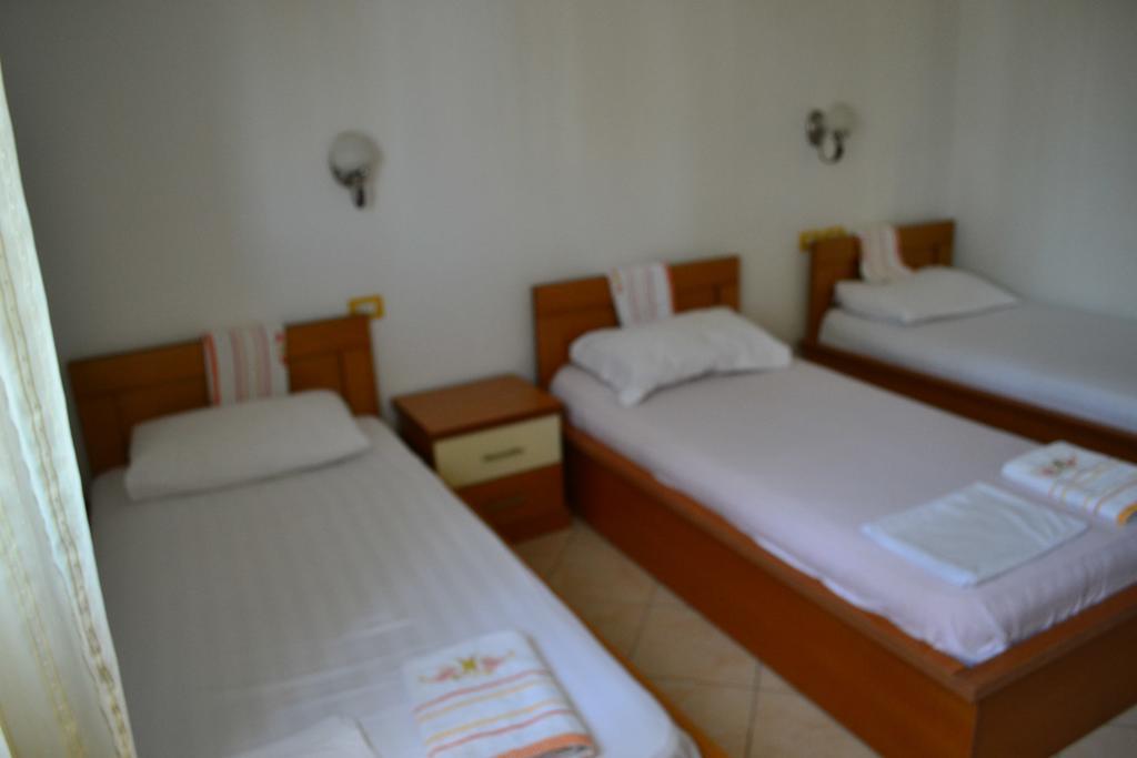 Hotel Alpine Vlorë Habitación foto